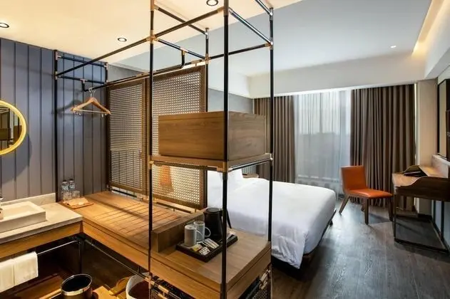 Deluxe Tek Büyük Yataklı Oda (Room Only)