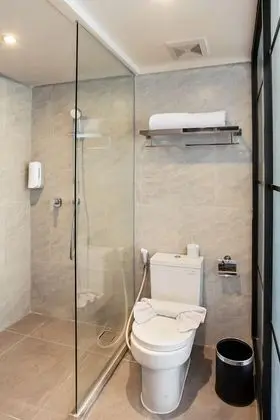 Deluxe Tek Büyük Yataklı Oda (Room Only)