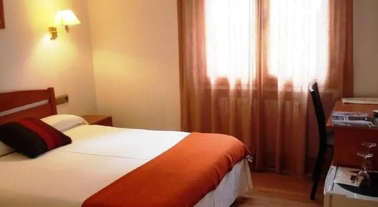 1 Çift ​​kişilik Yatak With Double Bed
