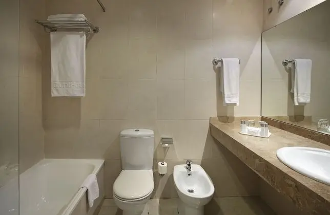 Büyük Yataklı Tek Kişilik Oda