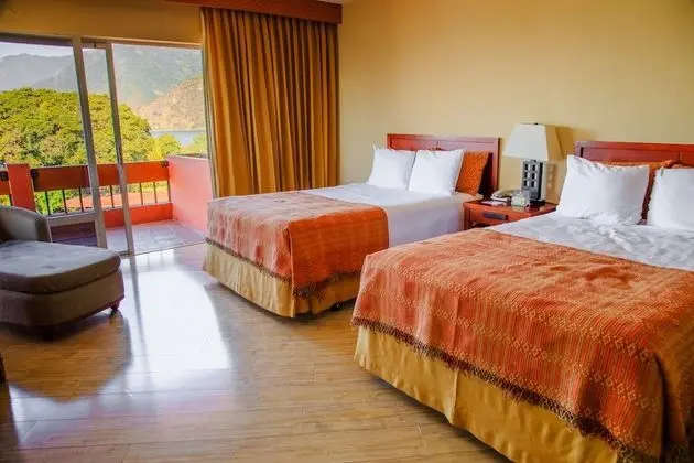 Deluxe Tek Büyük Yataklı Oda, 2 Çift Kişilik Yatak, Göl Manzaralı