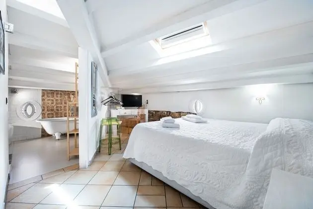 Basic Tek Büyük Yataklı Oda