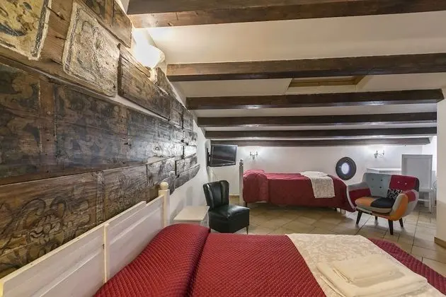 Deluxe Üç Kişilik Oda