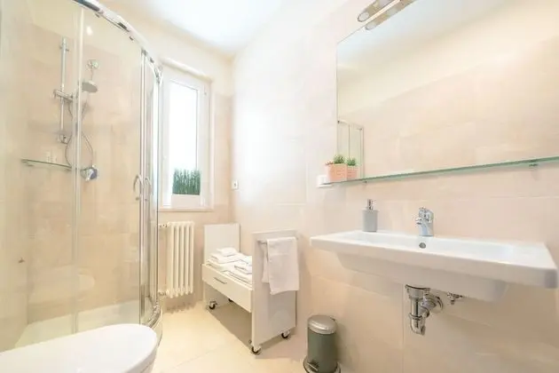 Basic Tek Büyük Yataklı Oda