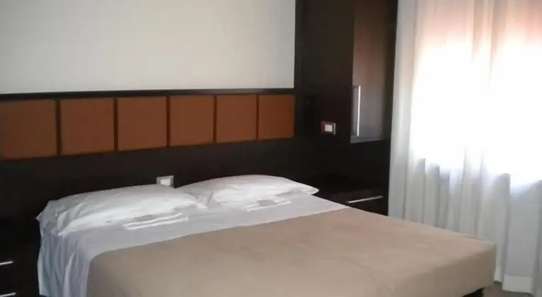 Büyük Yataklı Tek Kişilik Oda