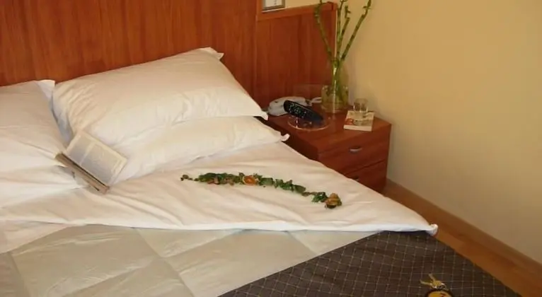 Büyük Yataklı Tek Kişilik Oda