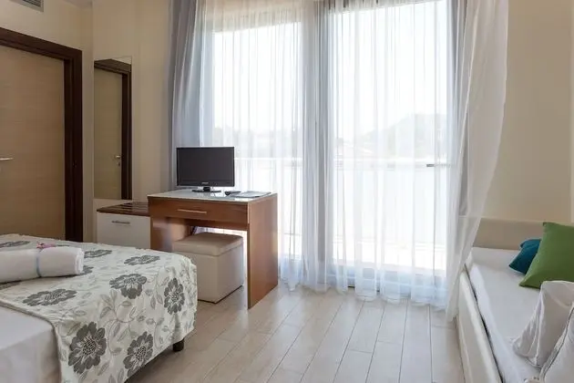 Tek Büyük veya İki Ayrı Yataklı Oda, Balkon