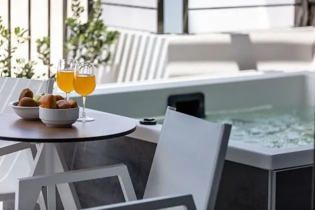 Junior Suite Sea View with Outdoor Jetted Tub