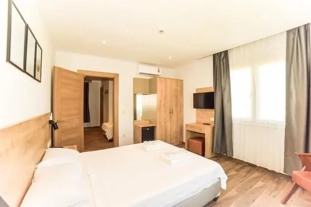 Deluxe Aile Odası, Deniz veya Bahçe Manzaralı, Balkonlu