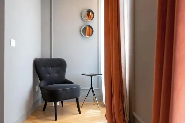 Junior Süit, Balkon