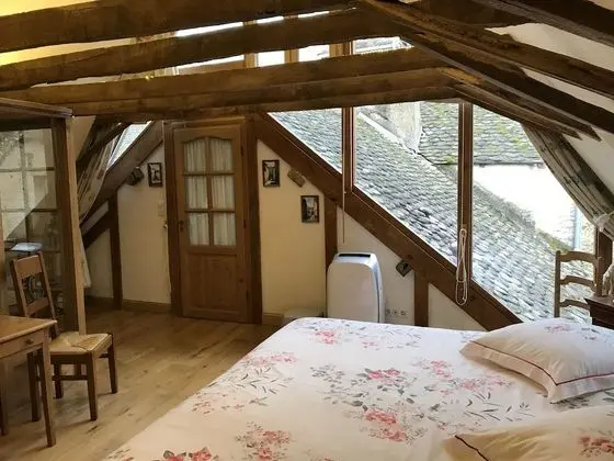 Üç Kişilik Oda (Le Donjon)