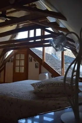 Üç Kişilik Oda (Le Donjon)