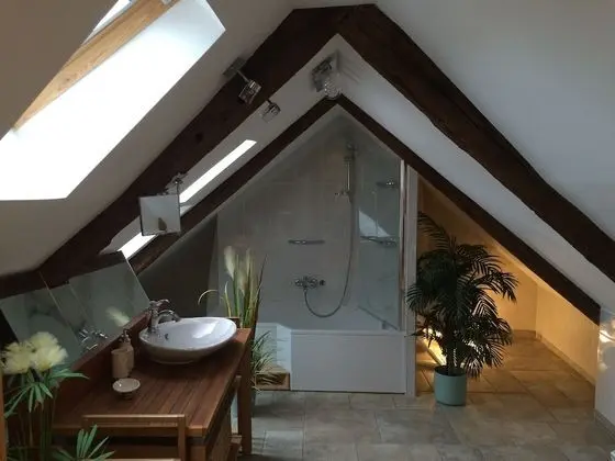 Üç Kişilik Oda (Le Donjon)