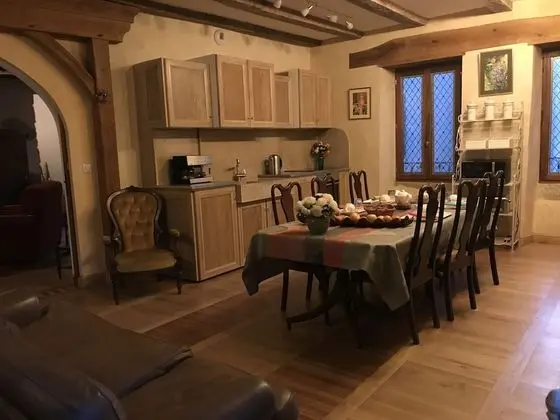 Üç Kişilik Oda (Le Donjon)