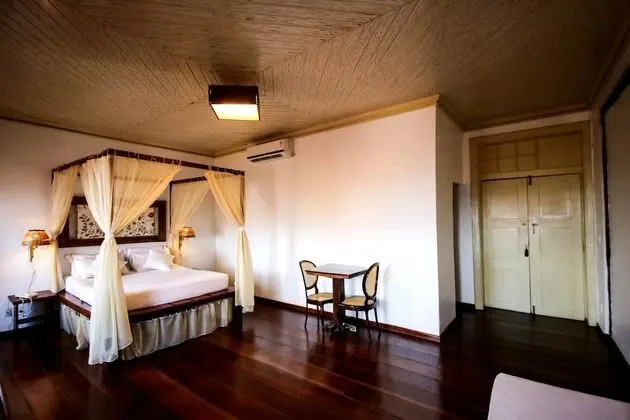 Luxury Oda