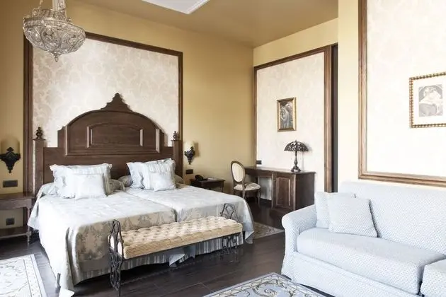Deluxe Room,2 adults&1child(access to Portaventura Park+1 day Ferrari Land+Express Premium per stay)