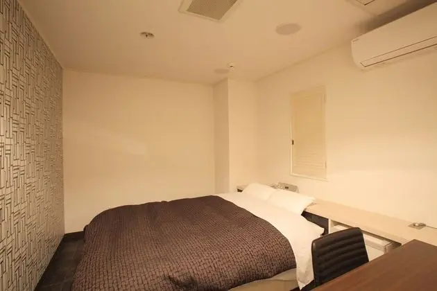 Tek Kişilik Oda, Sigara İçilmez (No Housekeeping)