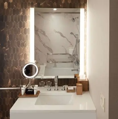 Oda, 1 En Büyük (King) Boy Yatak, Engellilere Uygun, Şehir Manzaralı (Bathtub, Corner)