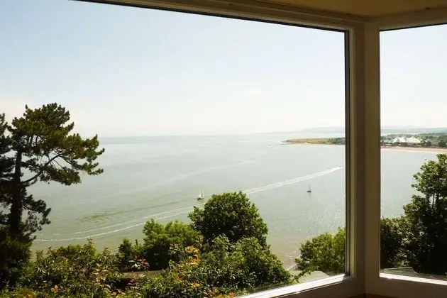 Kır Evi, Deniz Manzaralı