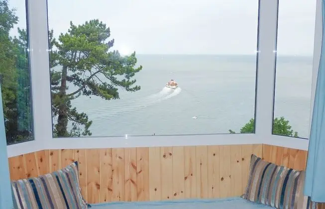 Kır Evi, Deniz Manzaralı
