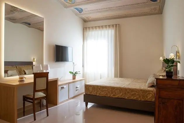 Deluxe Tek Büyük veya İki Ayrı Yataklı Oda (203)