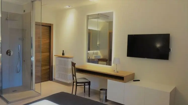 Deluxe Tek Büyük Yataklı Oda (202)