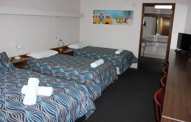 Family Oda (1 Double and 2 Single Beds)