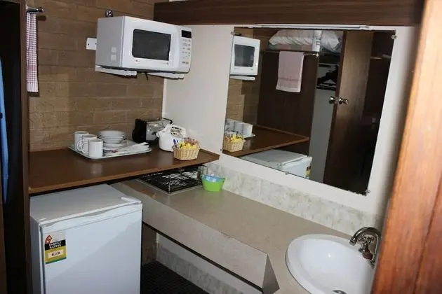 Family Oda (1 Double and 2 Single Beds)