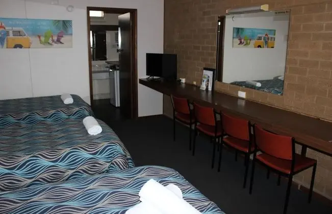 Family Oda (1 Double and 2 Single Beds)