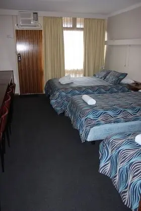 Family Oda (1 Double and 2 Single Beds)