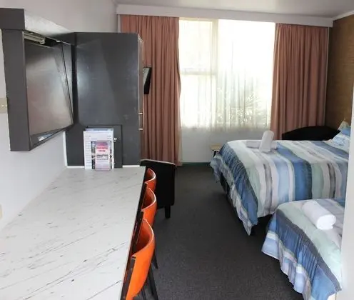 İki Ayrı Yataklı Oda (1 Queen and 1 Single Bed)