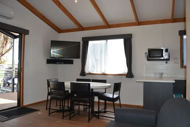 Villa (Corella Villa (1 Queen & 2 Bunks))