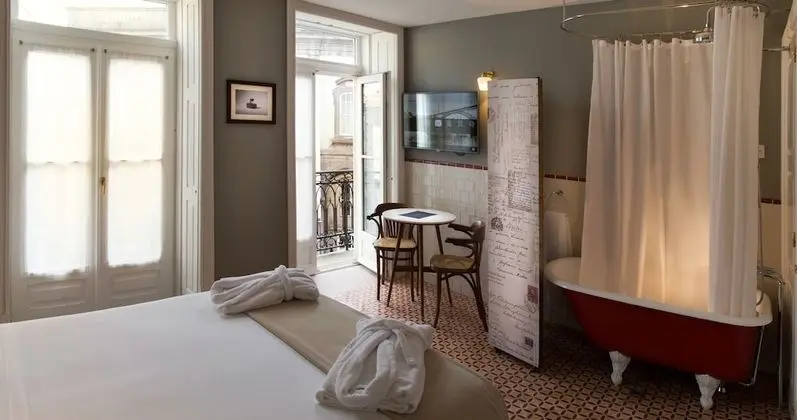 Superior Tek Büyük veya İki Ayrı Yataklı Oda, Küvet, Şehir Manzaralı