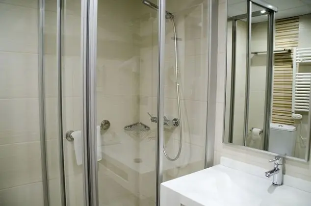 Comfort Büyük Yataklı Tek Kişilik Oda, Kısmi Deniz Manzaralı