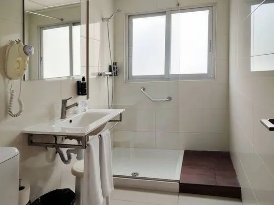 Grand Tek Büyük Yataklı Oda