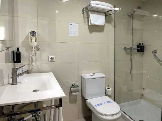Üç Kişilik Oda