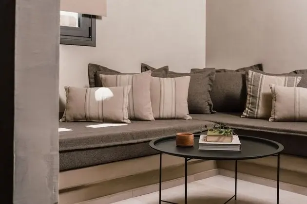 Oikos Family 2 Bedrooms Land View