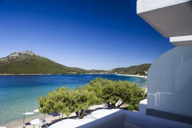 Tek Büyük veya İki Ayrı Yataklı Oda, Deniz Manzaralı, Denize Sıfır