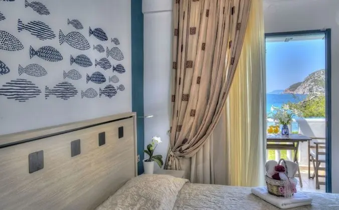 Tek Büyük veya İki Ayrı Yataklı Oda, Deniz Manzaralı, Denize Sıfır