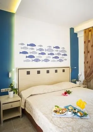 Tek Büyük veya İki Ayrı Yataklı Oda, Deniz Manzaralı, Denize Sıfır