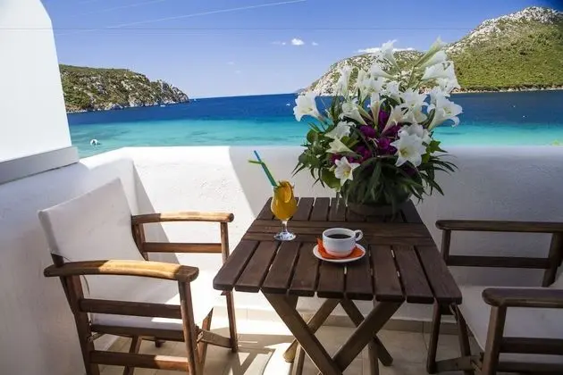 Tek Büyük veya İki Ayrı Yataklı Oda, Deniz Manzaralı, Denize Sıfır