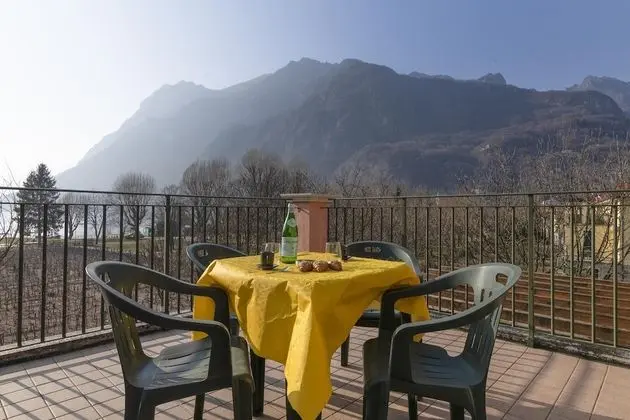 Family Stüdyo, Birden Çok Yatak, Dağ Manzaralı, Göl Kenarı (Porto Letizia Begonia 8)