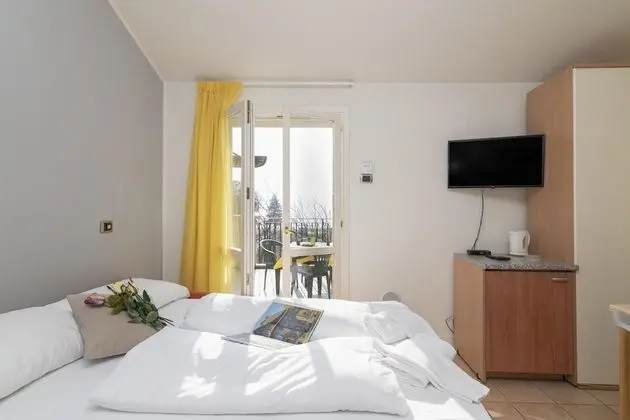 Family Stüdyo, Birden Çok Yatak, Dağ Manzaralı, Göl Kenarı (Porto Letizia Begonia 8)