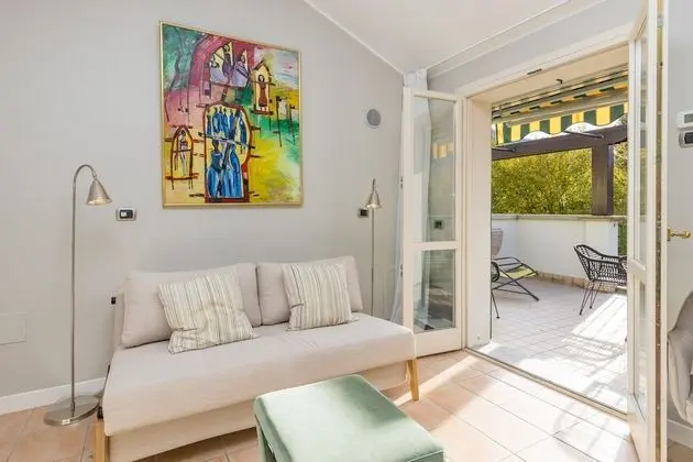 Family Stüdyo, Dağ Manzaralı, Göl Kenarı (Porto Letizia Orchidea 6)