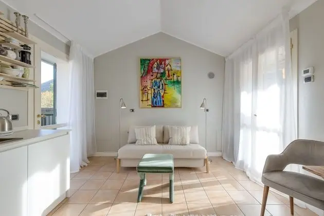 Family Stüdyo, Dağ Manzaralı, Göl Kenarı (Porto Letizia Orchidea 6)