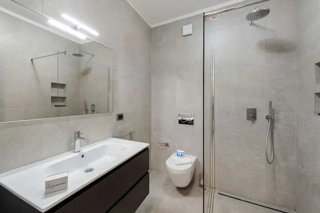 Standard Stüdyo, Göl Manzaralı, Göl Kenarı (Porto Letizia P10)