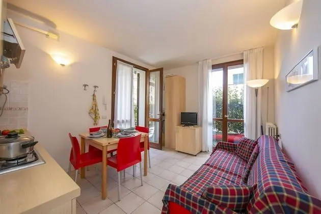 Family Apart Daire, 1 Çift Kişilik Yatak ve Çekyat, Bahçeli (Porto Letizia Roma 1)
