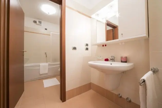 Family Apart Daire, 1 Çift Kişilik Yatak ve Çekyat, Göl Kenarı (Porto Letizia T12 B1)