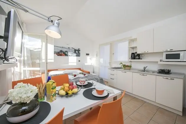 Family Stüdyo, Birden Çok Yatak, Dağ Manzaralı, Göl Kenarı (Porto Letizia Viola 7)
