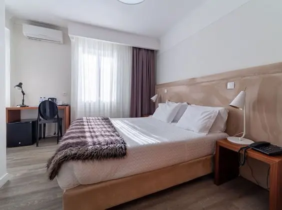 Standard Tek Büyük Yataklı Oda